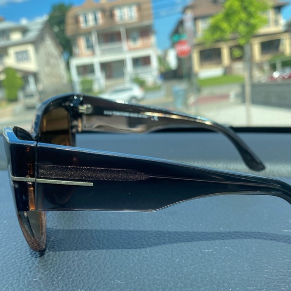 Tom For Anoushka Sunglasses - Picture 4 of 12